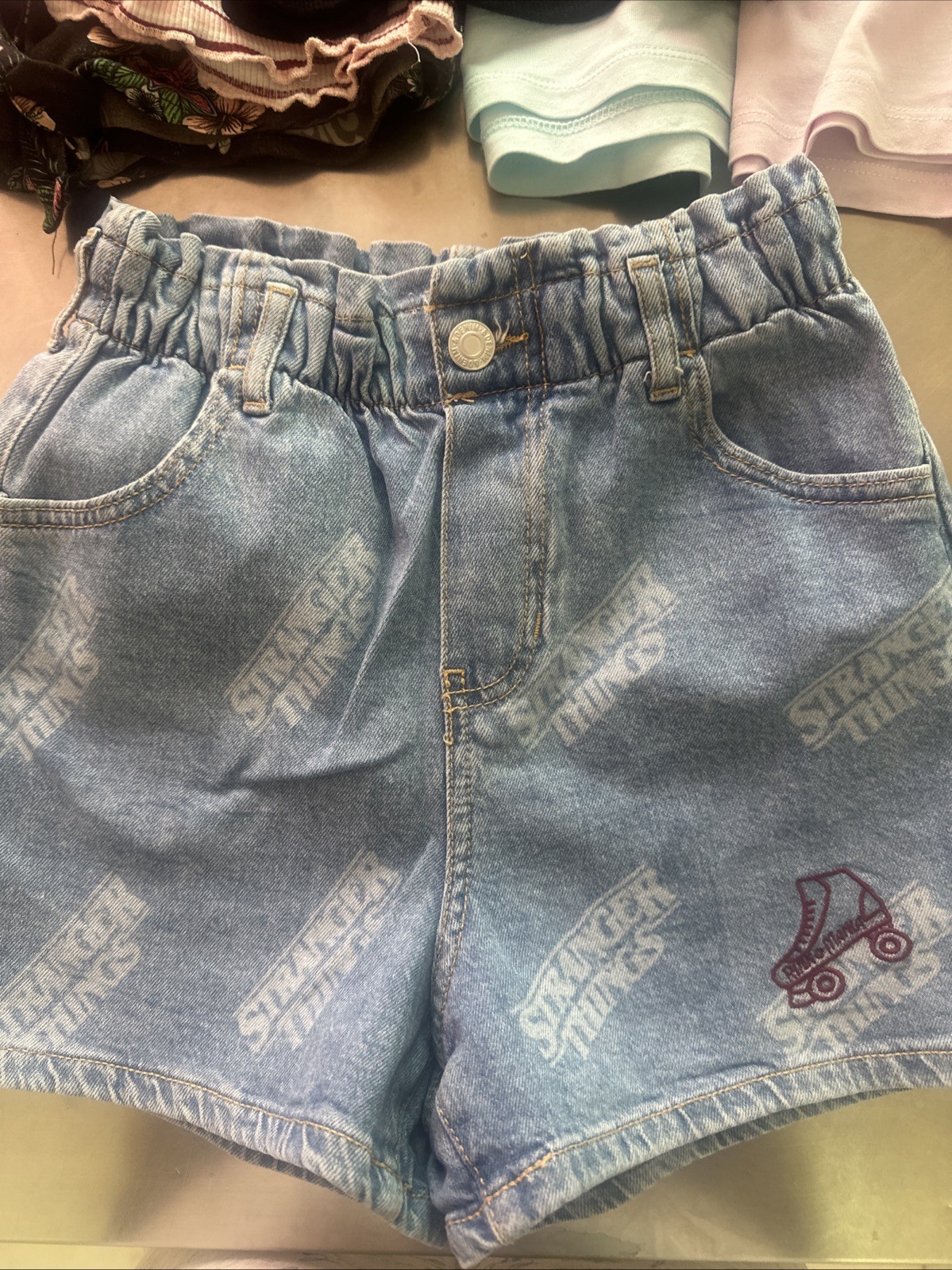 H&M Stranger Things Kids Lot Size 10 Top Shorts Pink thumbnail 2