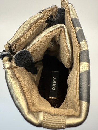 Stivaletti sneaker DKNY "Noho" esclusivi con zeppa metallica taglia 7,5 nuovi con scatola - Foto 7 di 7