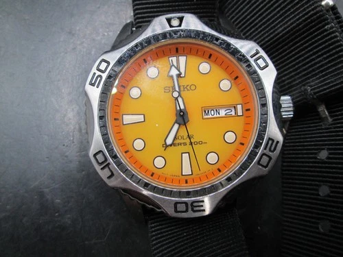 Vintage Seiko Solar Divers 200 Orange/Yellow Dial Running Men's Watch Day/Date