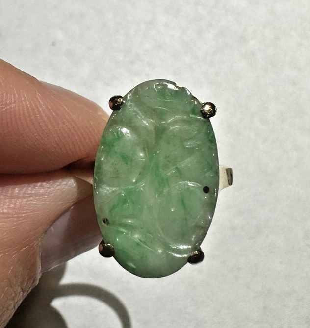 9k Oro Ovale Intagliato Verde Giadeite Giada Frutta Pesca Misura 6.5 Anello - Immagine 2 di 4