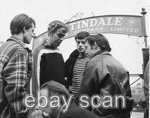 OLIVER REED ENGLISH ACTOR HANDSOME CANDID 8X10 PHOTO 3