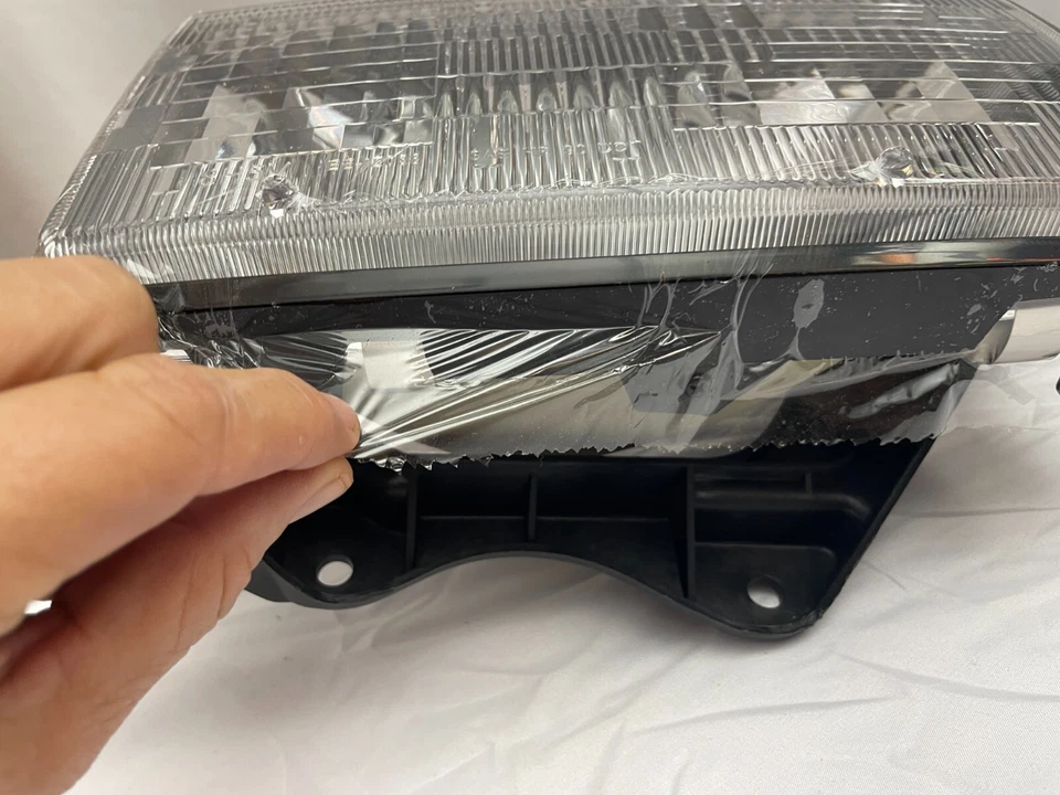 SE ADAPTA A CONJUNTO DE FAROS DELANTEROS DERECHO ISUZU RODEO PASAJERO 1991-1997 Foto 2 de 4