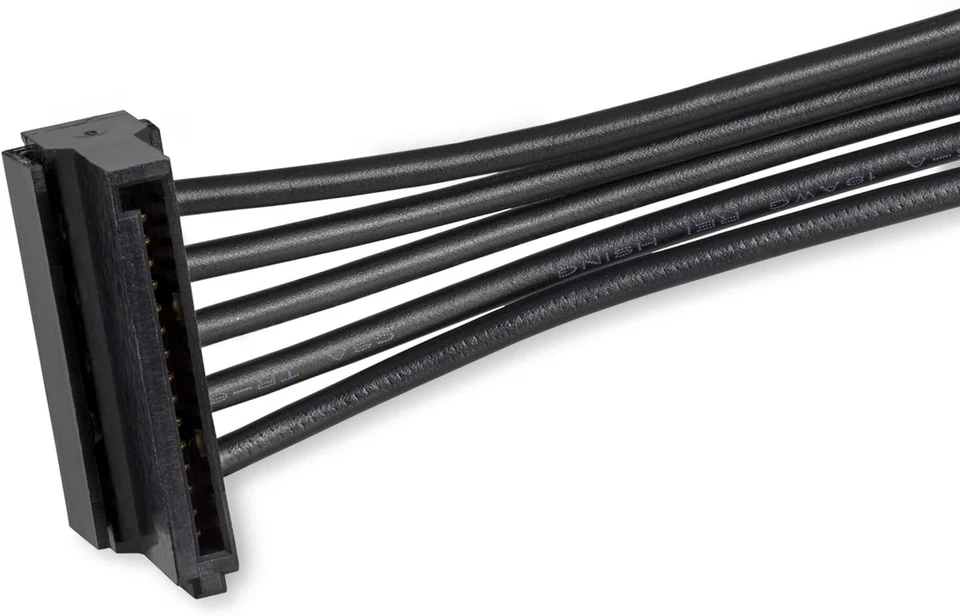 StarTech.com 15.7 in (400 mm) SATA Power Splitter Adapter Cable - M/F - 4x Seria - Image 2 of 2