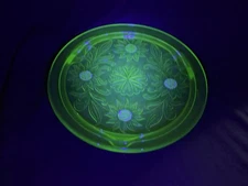 Jeanette Sunflower Green Depression Glass 10 Inch Footed Cake Plate Uranium Glow
