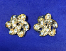 Vintage Pair Musi SHOE CLIPS Textured Gold Tone Pearls Eternal Knot P75