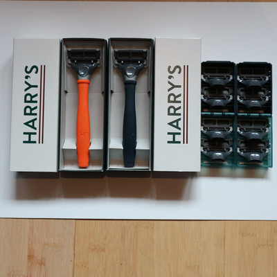 2 Harry s Nassrasierer  mit 8 Ersatzklingen   5-Klingen Rasiersystem