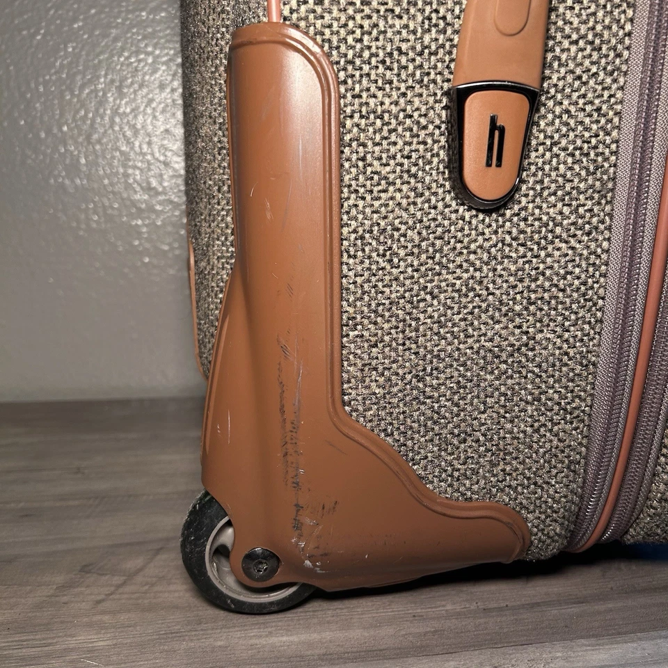 Hartmann Tweed Rolling Expandable Luggage Large 24X15X11 Double Extending Handle - Image 3 of 4
