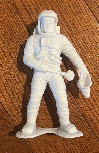 Vintage 1970's Louis Marx 6" Plastic White ASTRONAUT Toy Figure Figurine