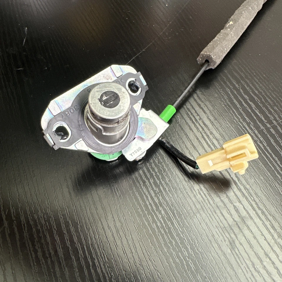 06-11 Lexus GS350 GS460 OEM camión cerradura cilindro agujero de llave Foto 3 de 4