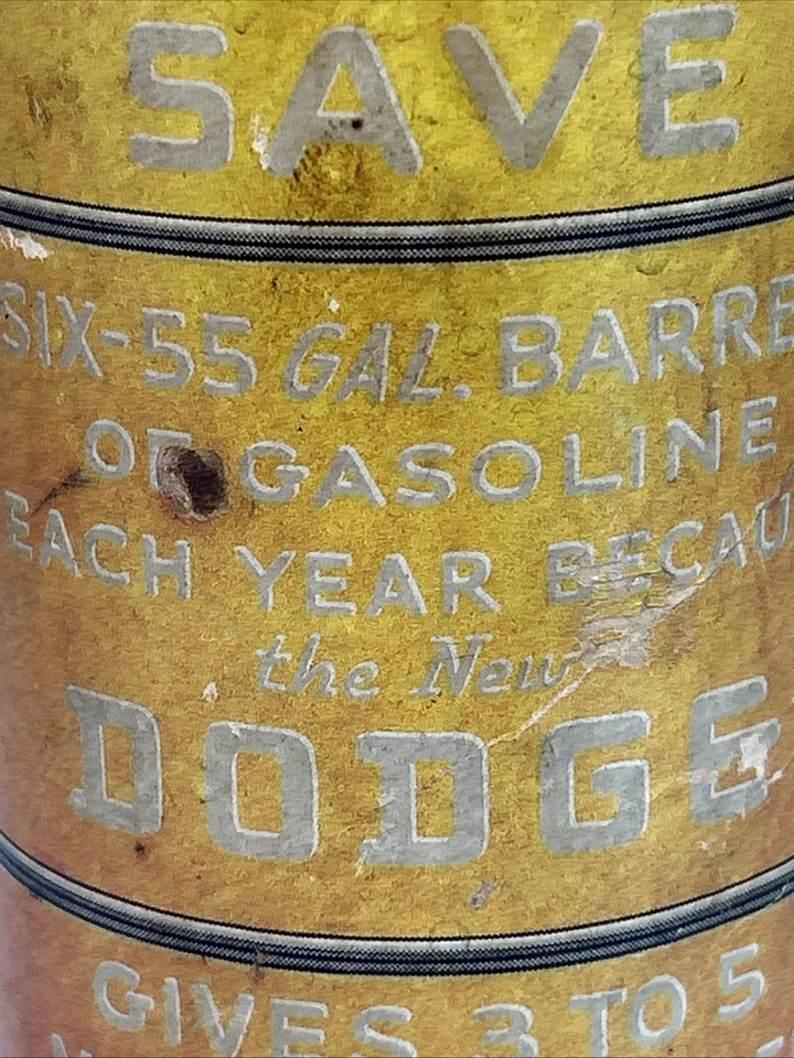 De colección Dodge Motor Aceite Lata Anuncio Banco de Monedas Ahorro Gas Cartón Metal Superior Inferior Desteñido Foto 2 de 4