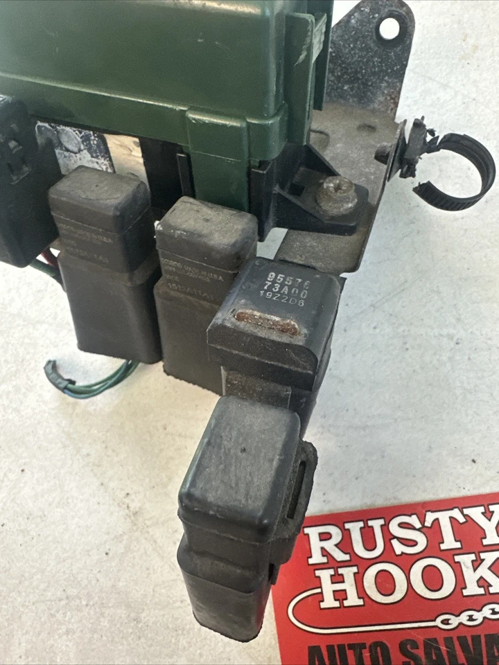 Motor de caja de fusibles compatible con ChevyTracker 2004 Foto 3 de 4