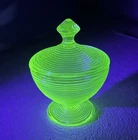 Vtg 4-3/4” Old English” Indiana Glass Uranium Green Depression Covered Dish