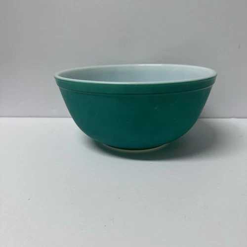 Pyrex Primary Green Mixing Nesting Bowl #403 Vintage 2 1/2 Qt USA
