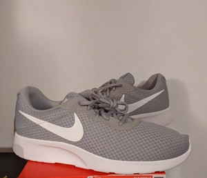 nike tanjun wolf grey