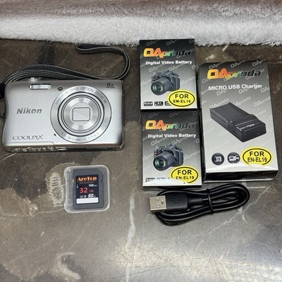 Nikon COOLPIX S3700 20.1MP Digital Camera Silver***READ****
