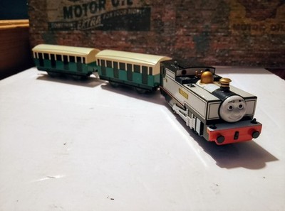 Tomy Trackmaster 2006 Fearless Freddie + 2 Coaches Thomas Tank Engine & Friends