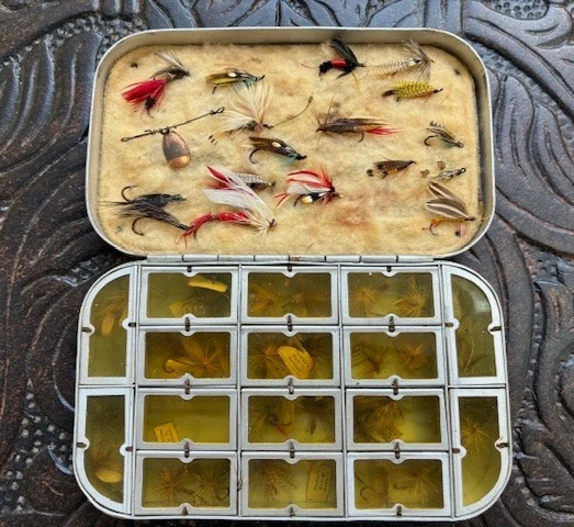 CAIXA DE PESCA COM MOSCA VINTAGE WHEATLEY (Reino Unido) 16 COMPT’s com 32 (14 NOVO) MOSCAS PLAYFAIR (SCO) - Imagem 4 de 4