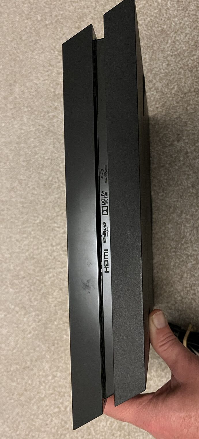 Sony PlayStation 4 (PS4) 500GB Jet Black Console, Controller