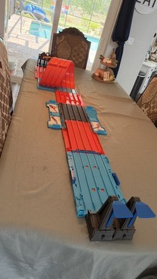 Hot Wheels Race Crate With 3 Stunts in 1 Set Portable Storage Ages