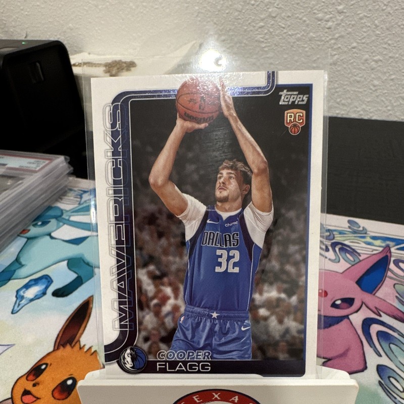 Topps Cooper Flagg Dallas Mavericks #32 RC Rookie Basketball Trading Card