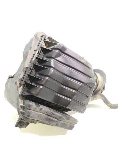 Chrysler Voyager II ES Air Filter Box 04861414 3.3 Petrol 120kw 2003 23025711 - Image 4 of 4