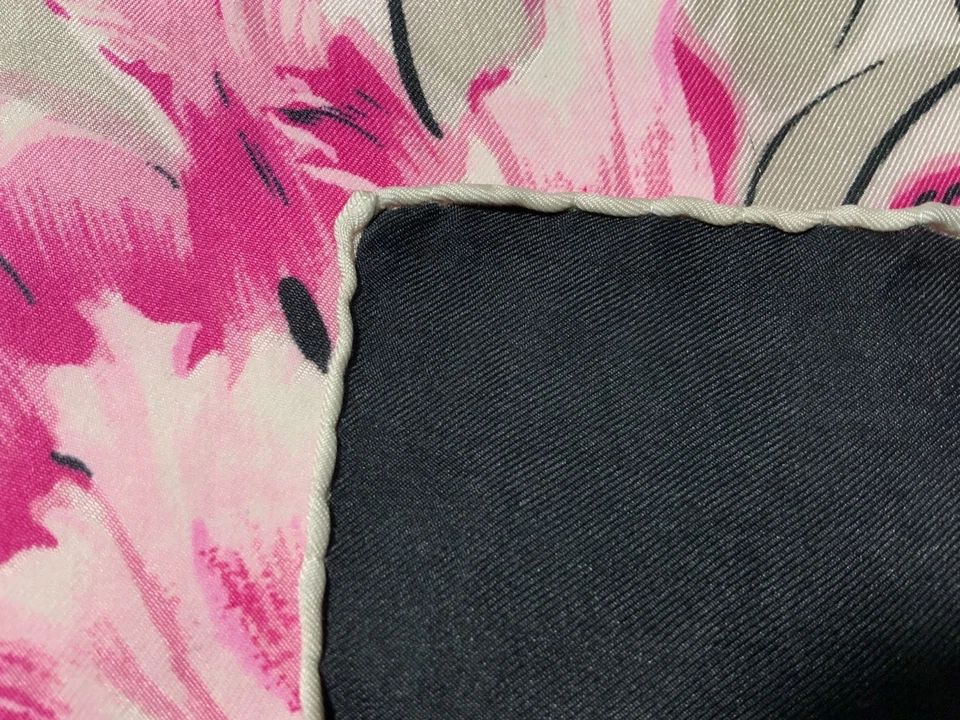 Amazing Unbranded Pink Flowers Gray Silk Print H.Rolled Vintage Scarf GC 34"/34" - Image 4 of 4