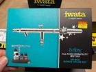 Iwata Eclipse HP-BCS Value Siphon Airbrush Set Model ECL2001 W/Paints BRAND NEW — photo 2