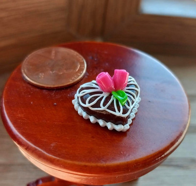 Miniature Dollhouse Choc Heart Cake w/smooth edge roses 5/8'' 1:24 Scale  #001