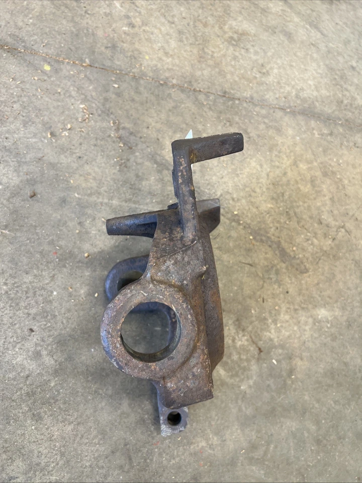 Dodge RAM 2500 3500 94-99 Dana 60 Right Passengers Side Steering Knuckle Cummins - Image 3 of 4