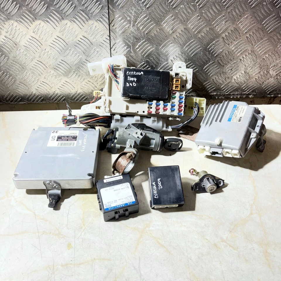 Toyota Corolla 2004 Engine Control Units 8264102060 - Image 3 of 4