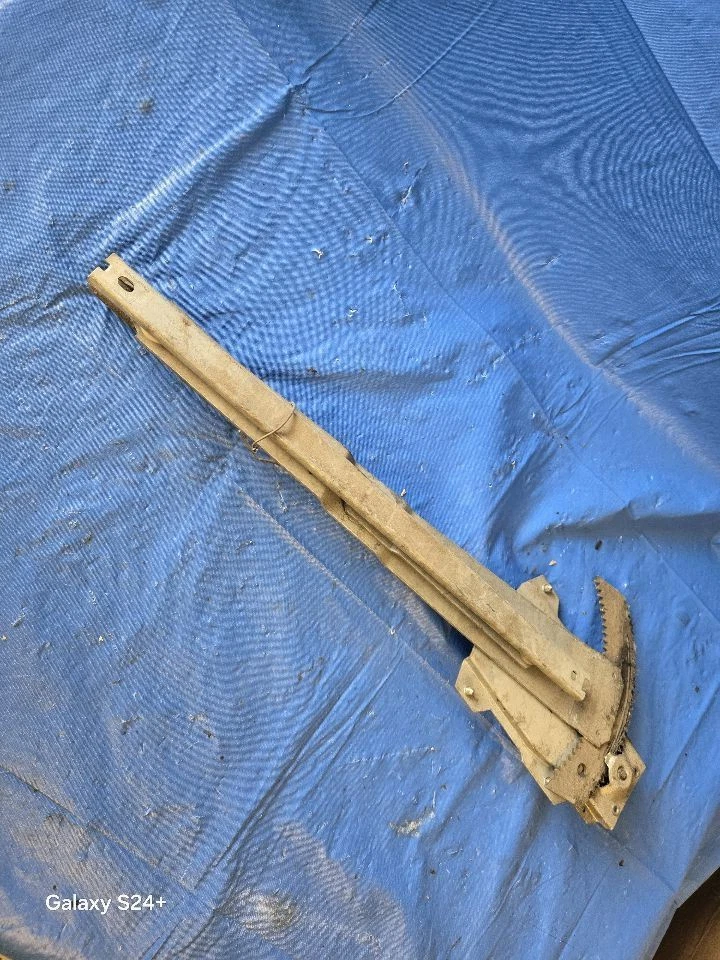 81 82 83 84 ISUZU I-MARK RIGHT FRT REGULADOR DE JANELA MANUAL 2 DR 13449 - Imagem 2 de 2