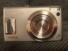 Fujifilm FinePix F31FD Digital Camera - 6.3MP - 3x Optical Zoom - Tested