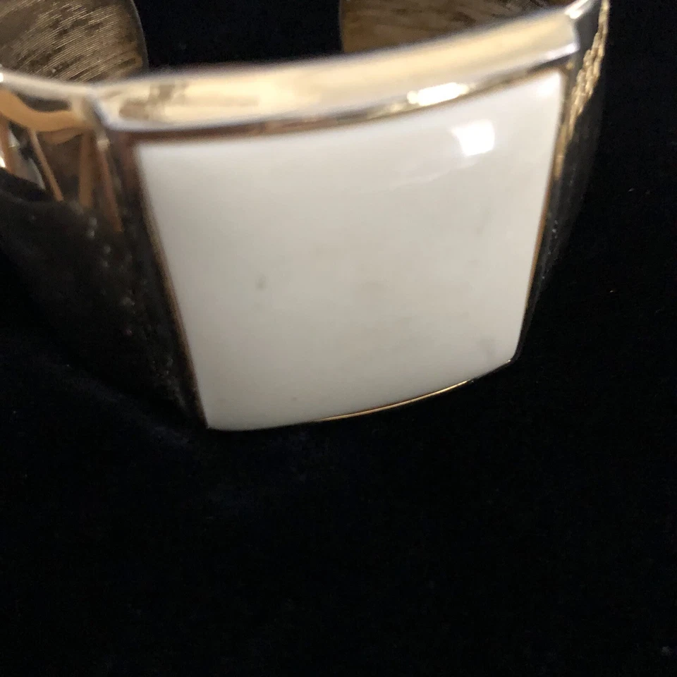 Collar Park Lane Brazalete Avon Brazalete y Pendientes a Juego Tono Dorado y Marfil Foto 4 de 4