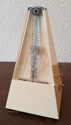 Wittner Metronom Maelzel, Kunststoff 820K elfenbein, mit Glocke, guter Zustand