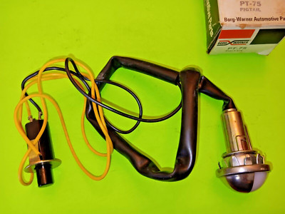 VINTAGE UNIVERSAL UNDER HOOD OR TRUNK LIGHT LAMP WITH SELF CANCELLING SWITCH NOS