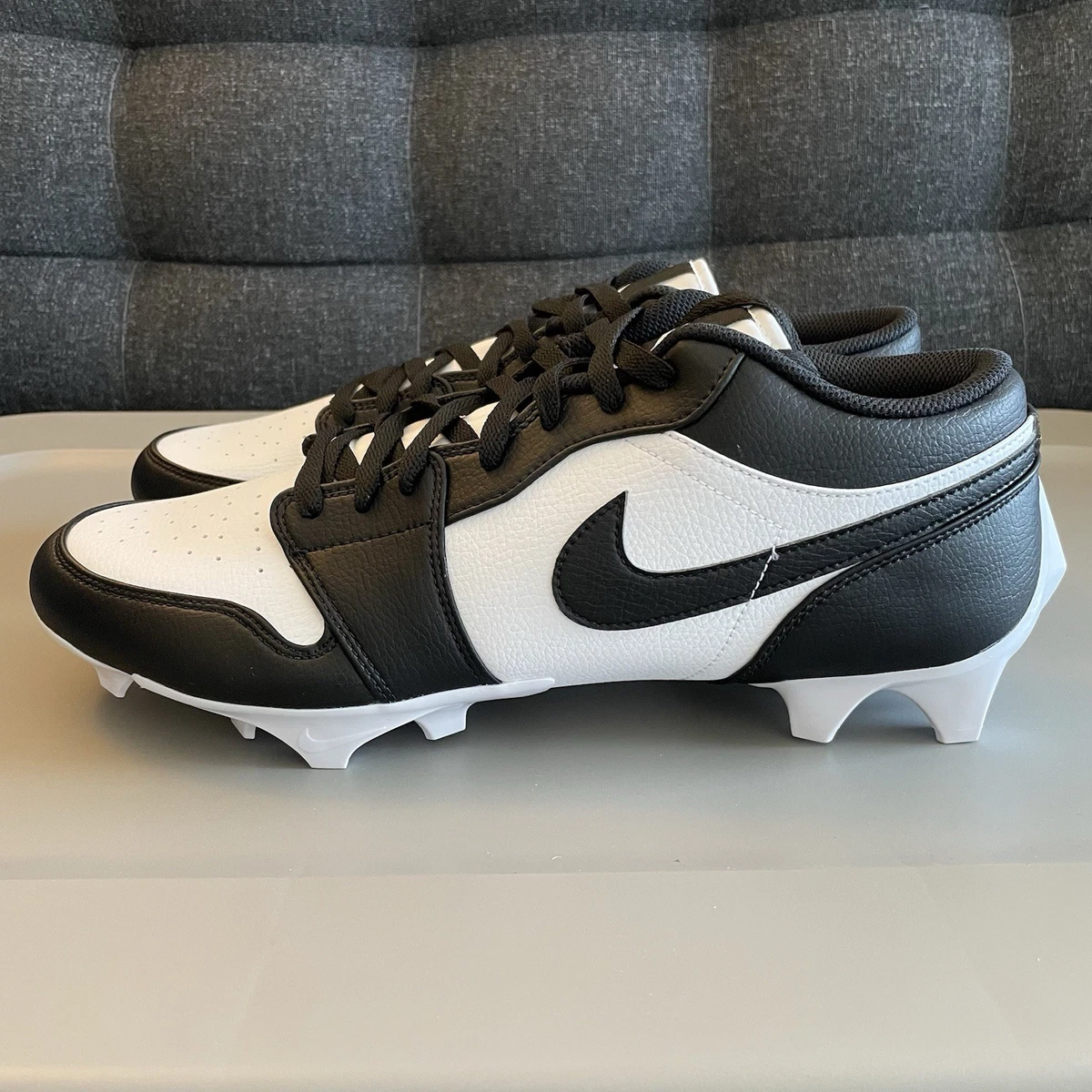 Preços baixos em Jordan 1 TD Cleat 2023 Low Black White | eBay