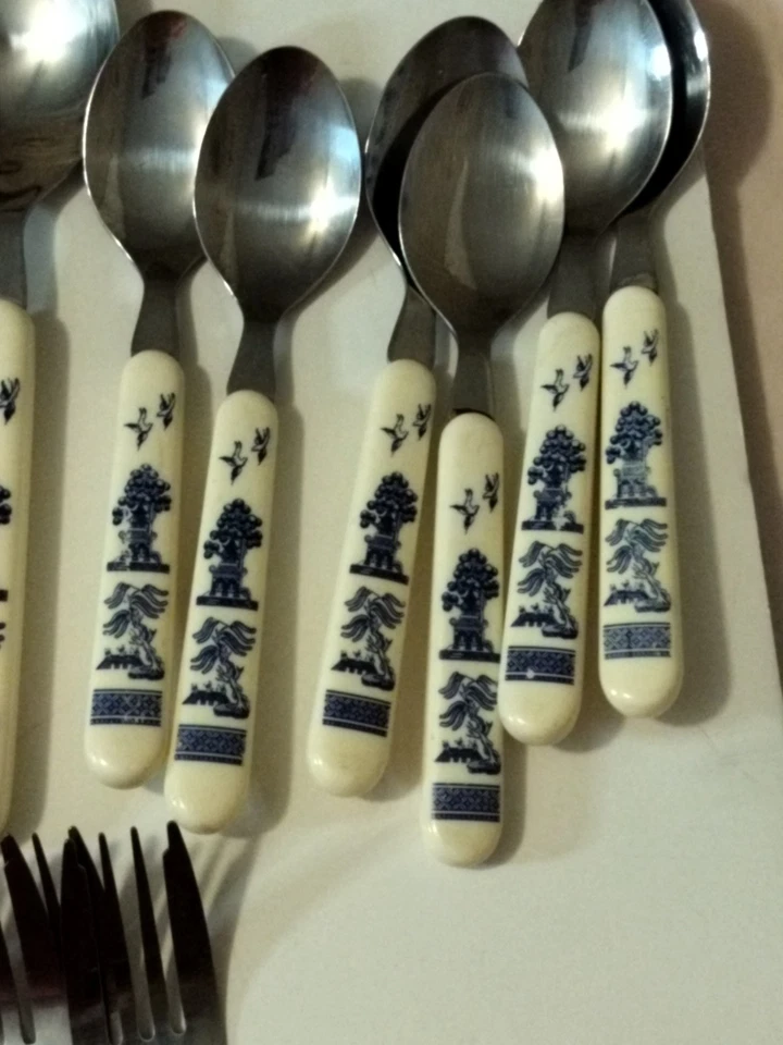 Juego de cubiertos vintage de sauce azul para seis Foto 4 de 4