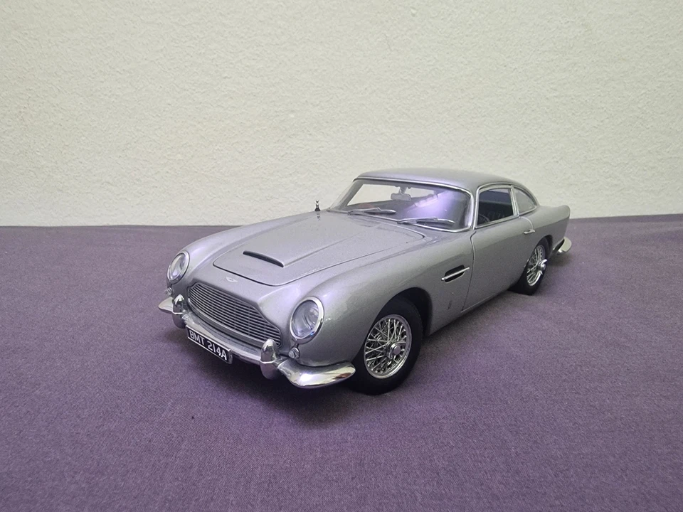 AUTOART 1/18 JAMES BOND ASTON MARTIN DB5  GOLDFINGER FIGURE INCLUDED - Imagen 2 de 3