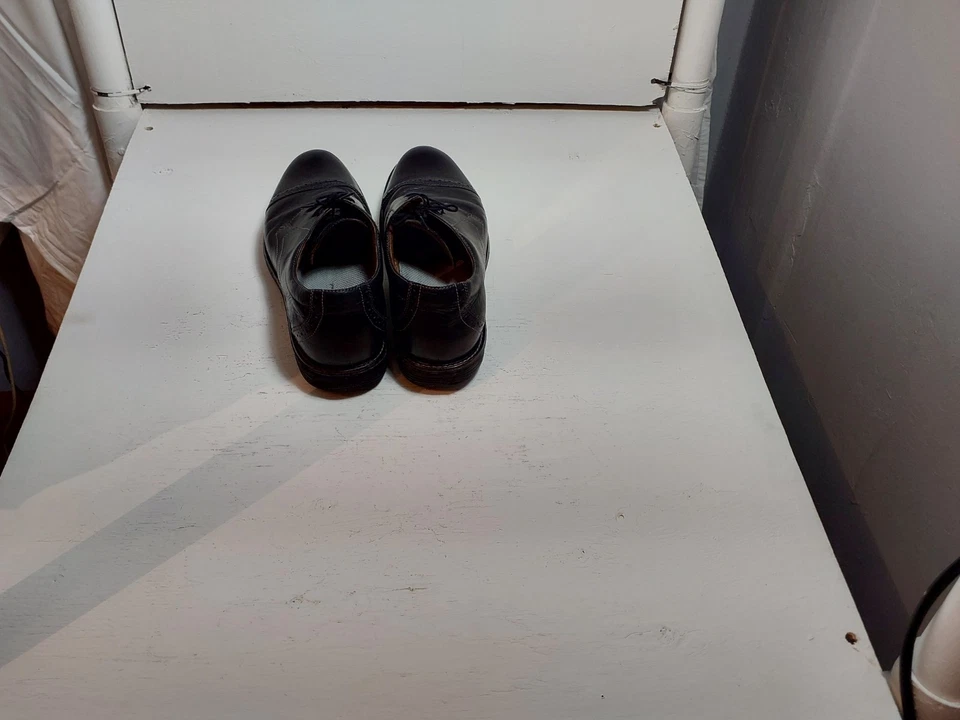 Zapatos cómodos Oxford para hombre Dansko Justin negros lisos con puntera de cuero Foto 3 de 4