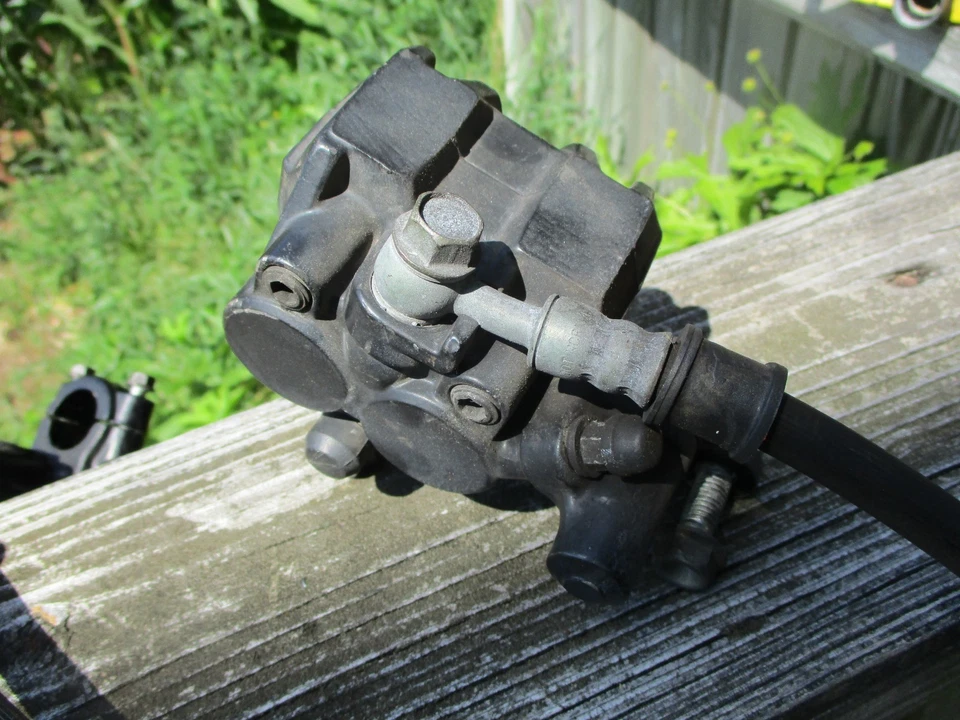 Cilindro maestro de freno delantero Honda Rebel 250 CMX250 1985-1987 Foto 4 de 4