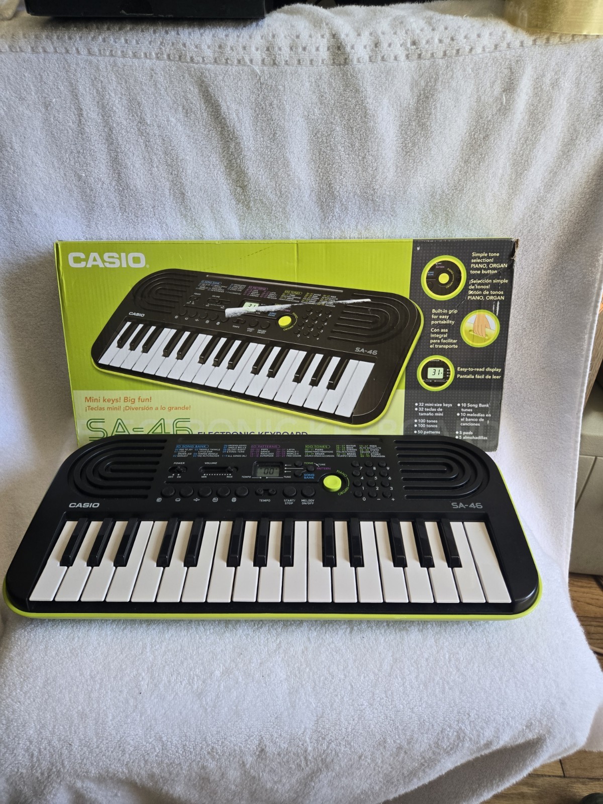 Casio SA-46 32-Key Mini Electronic Keyboard Black Green Missing Battery Cover 