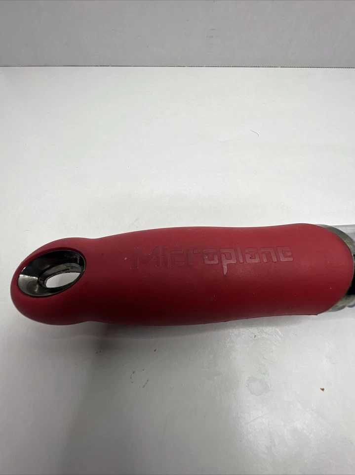 Microplano 40120 Premium de acero inoxidable rojo Zester/rallador rojo vintage hecho en EE. UU. Foto 2 de 4
