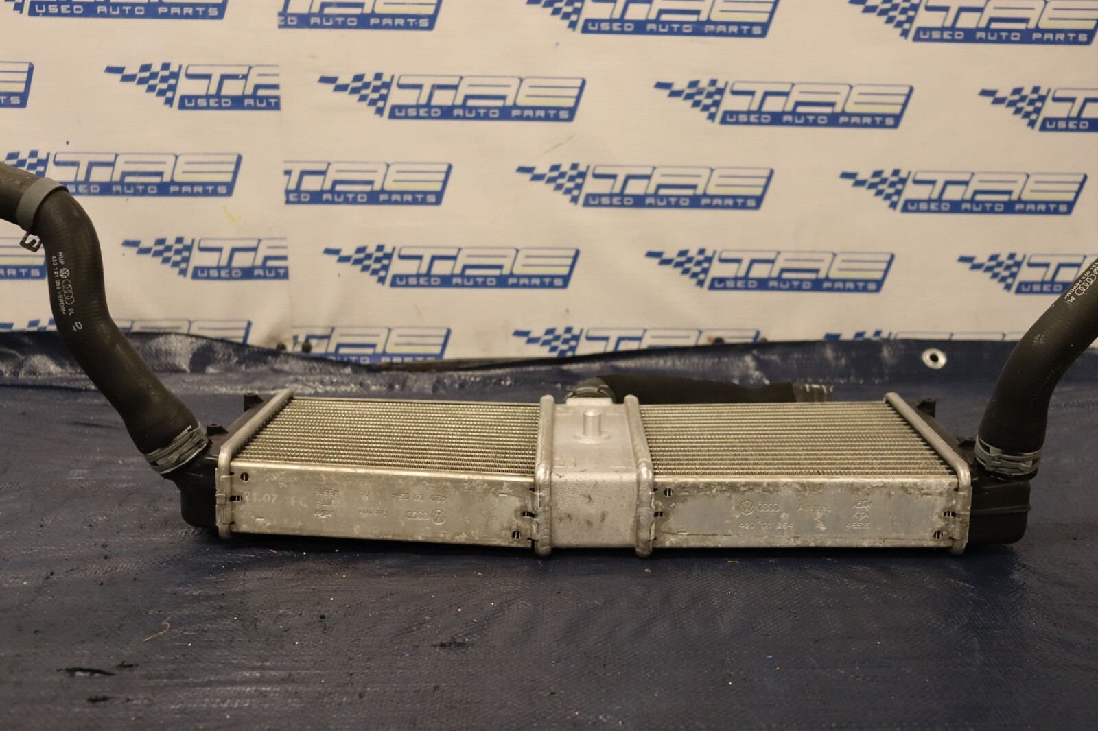 2012 AUDI R8 5.2 QUATTRO SPYDER V10 OEM CENTER RADIATOR UNIT *BROKEN TAB* #1256