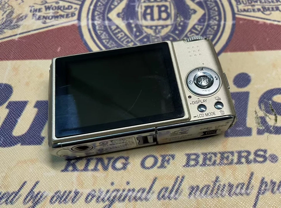 Panasonic Lumix DMC-FX07 Digital Camera Silver w/Charger English - Image 3 of 4