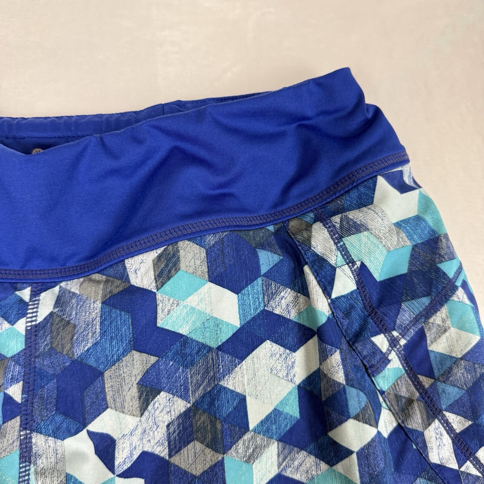 Athleta Pulse Triangular Running Shorts Blue Geom… - image 4