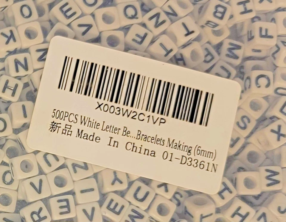 1000 Cuentas de Poni Cubo Acrílico Blanco con Letra Alfabeto Acrílico Negro A-Z 6X6mm Foto 3 de 3