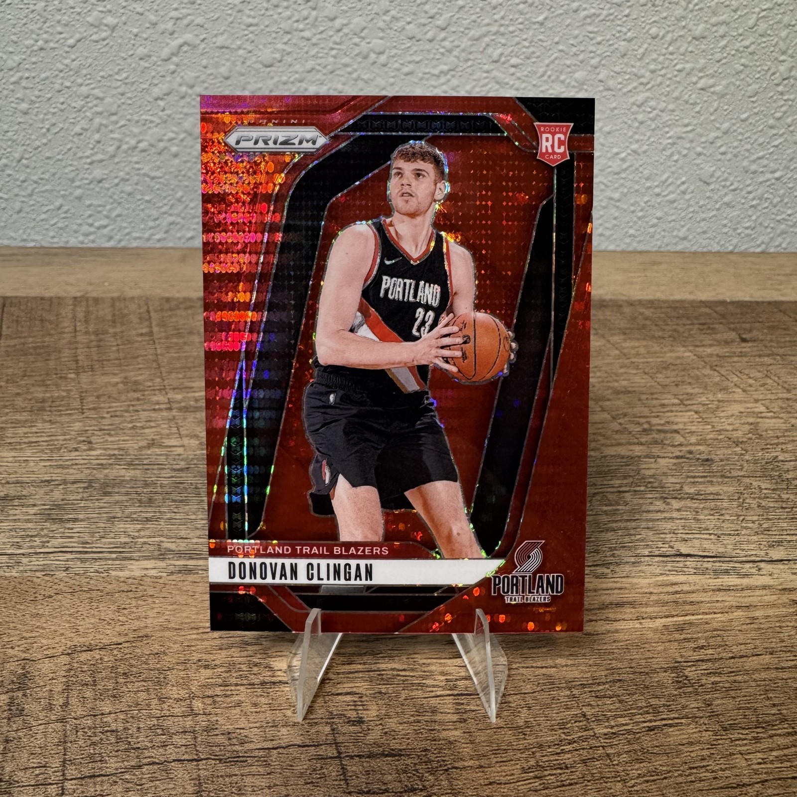 2024-25 Panini Prizm - Donovan Clingan #221 Red Pulsar Prizm /75 (RC)
