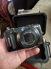 Fujifilm FinePix F505EXR Compact Digital Camera 16MP Black 5x Zoom 3 Batteries