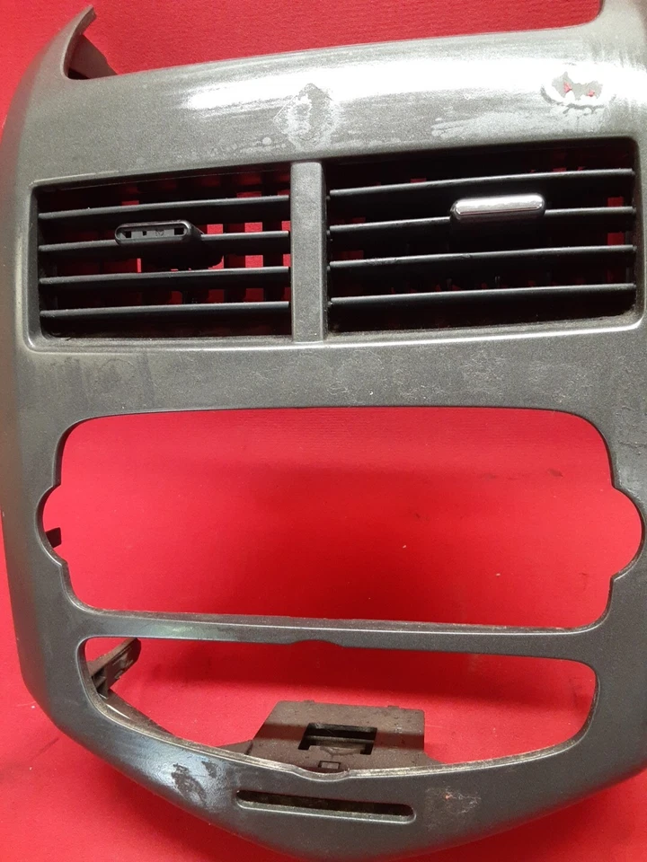 GM Chevrolet Sonic Dark Argent 2012-2016 panel de instrumentos metálico moldura central Foto 3 de 4