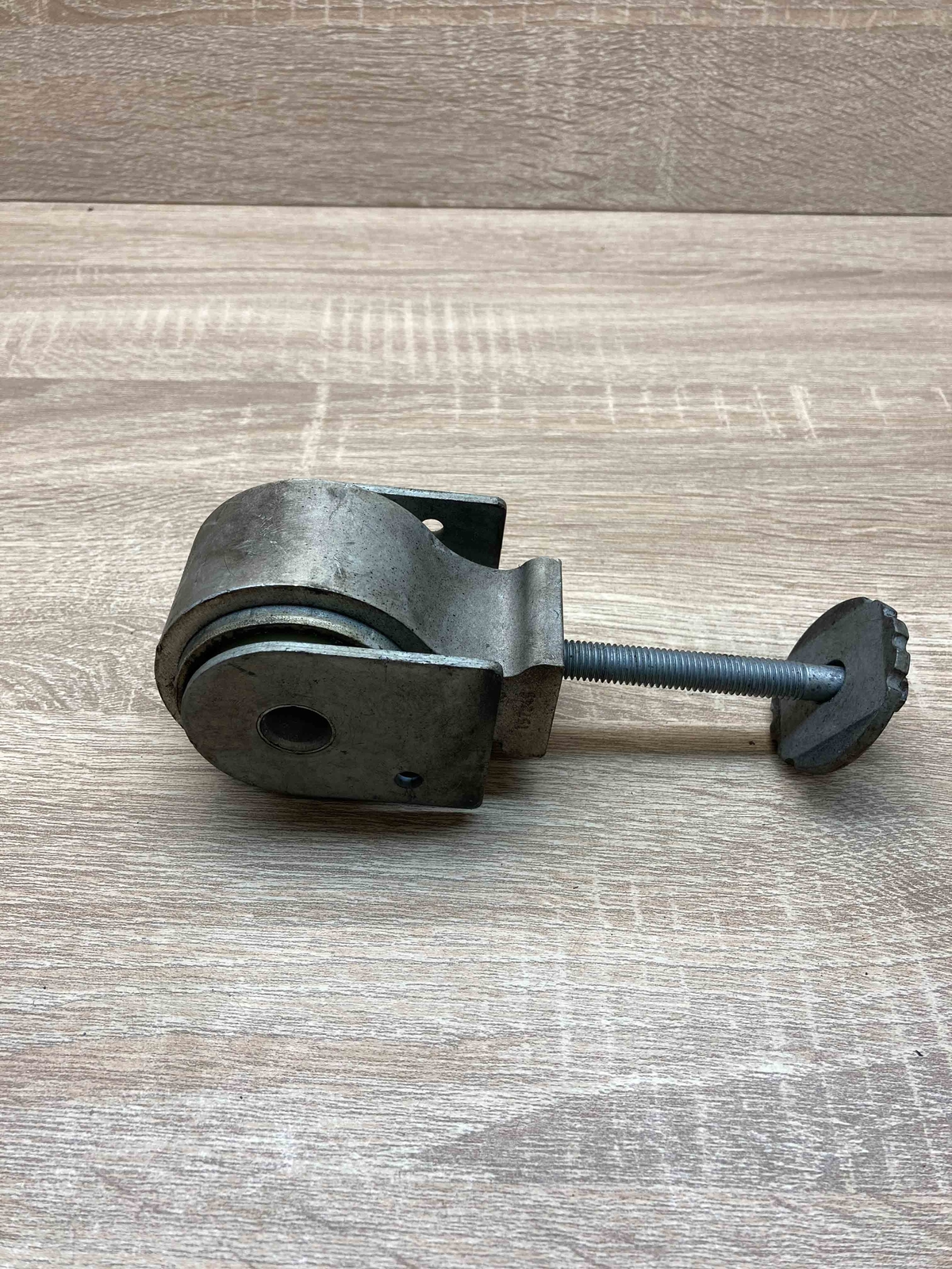 A2133508403 Mercedes Benz Gearbox Transmission Mount Bracket 